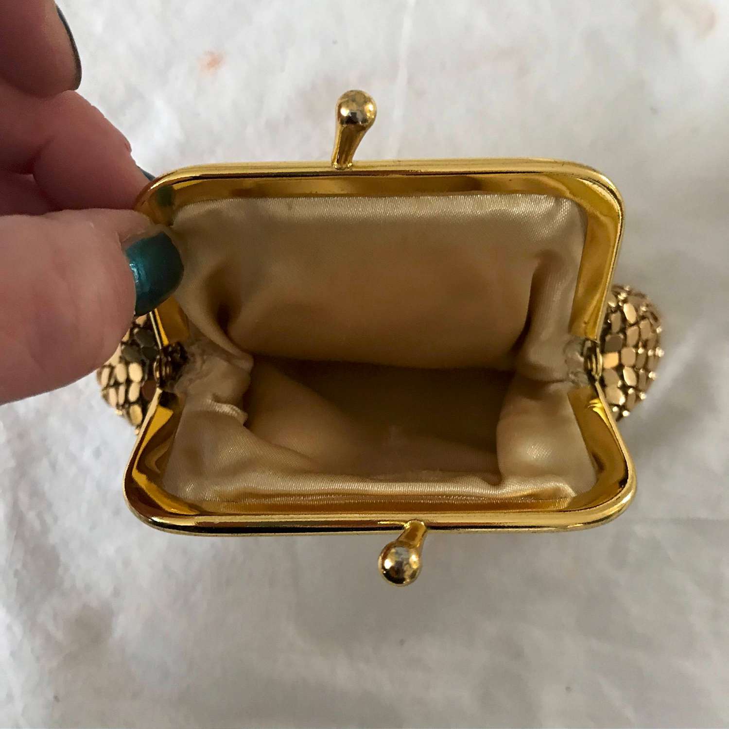 Old bones FENDI pequin striped mouth gold mini coin purse V84 vintage -  Shop oldbones Coin Purses - Pinkoi