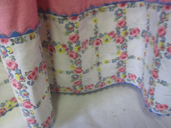 Mid Century Apron Cotton Great Vintage Fabric Single Pocket with rick rack Pink trim floral pattern