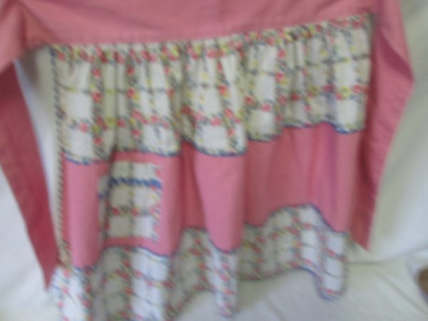 Mid Century Apron Cotton Great Vintage Fabric Single Pocket with rick rack Pink trim floral pattern