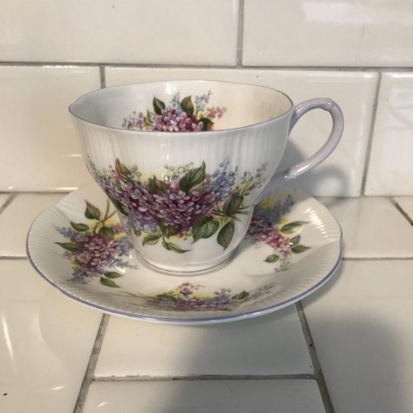 Royal Albert tea cup and saucer England Fine bone china dainty Purple Lilacs Lavender handle farmhouse collectible display coffee serving