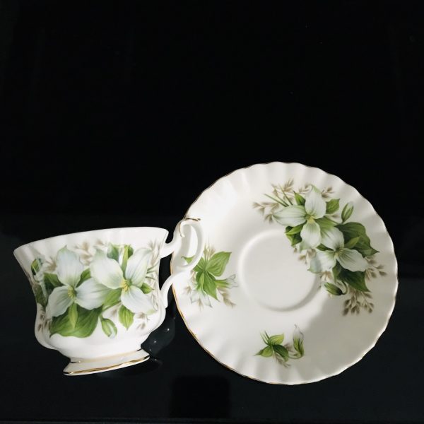 Royal Albert tea cup and saucer England Fine bone china White Trilliums green leaves farmhouse collectible display coffee serving
