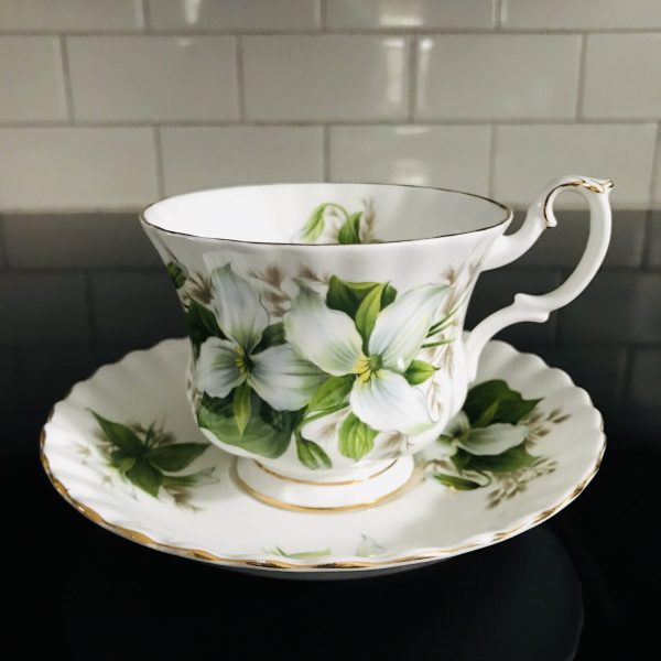 Royal Albert tea cup and saucer England Fine bone china White Trilliums green leaves farmhouse collectible display coffee serving