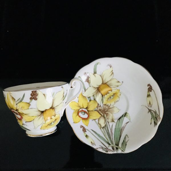 Royal Standard Tea cup and saucer England Fine bone china Yellow Daffodils gold trim farmhouse collectible display serving dining
