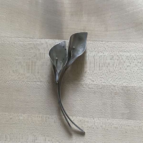 Sterling Silver Brooch Vintage Stuart Nye Calla Lily Brooch Pin Hand Wrought jewelry collectible display 9 grams 4" long