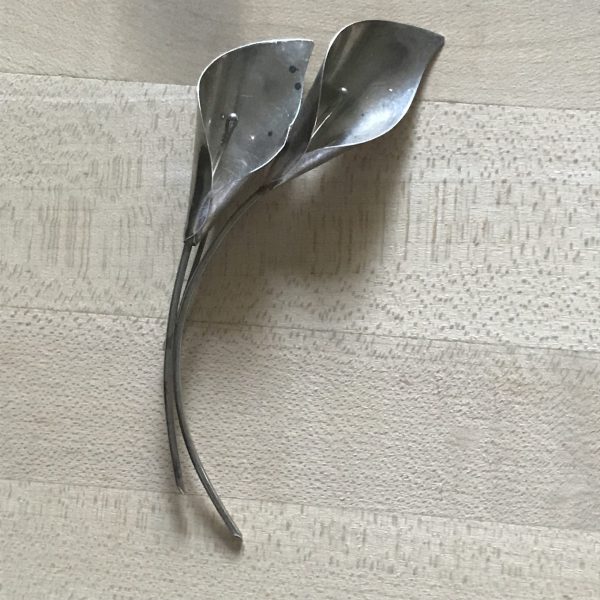 Sterling Silver Brooch Vintage Stuart Nye Calla Lily Brooch Pin Hand Wrought jewelry collectible display 9 grams 4" long