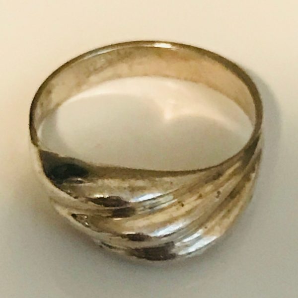 Sterling silver vintage ring scalloped raised pattern marked .925 size 7