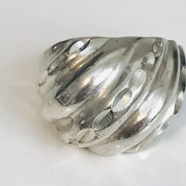 Sterling silver vintage ring unique pattern marked .925 size 8