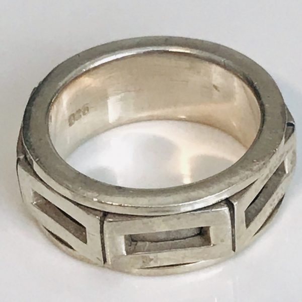 Unisex Sterling silver vintage spinner center ring marked .925 and the number 8 inside size 7
