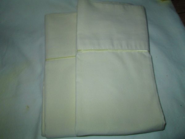 Vintage 2 Pair of Pillowcases Ivory Standard Size No iron percale 20"x32"