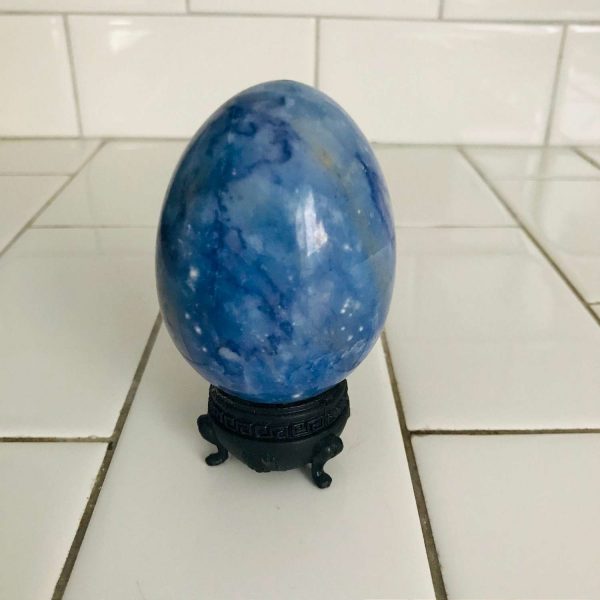 Vintage Agate Periwinkle blue large egg on black stand beautiful coloring display farmhouse collectible varigated blues