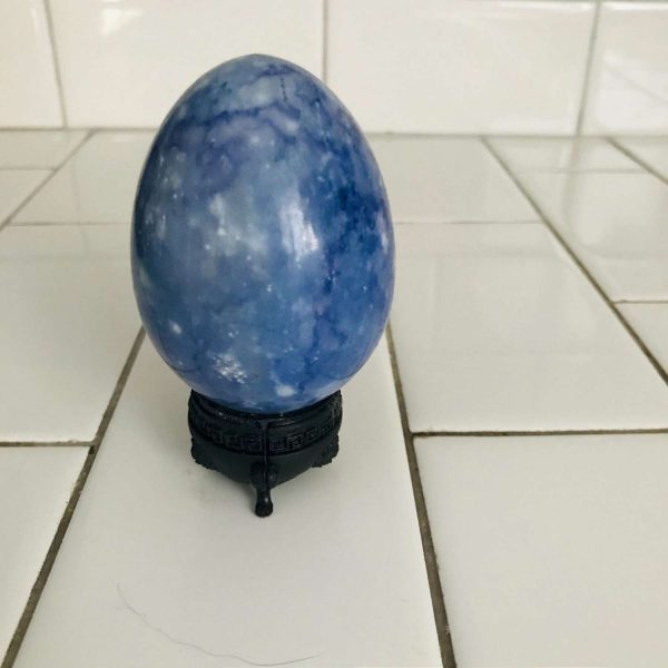 Vintage Agate Periwinkle blue large egg on black stand beautiful coloring display farmhouse collectible varigated blues