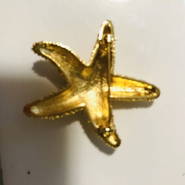 Vintage Brooch Pin Starfish Mid Century Gold textured pattern collectible accessory jewelry nautical beach side beachy water ocean