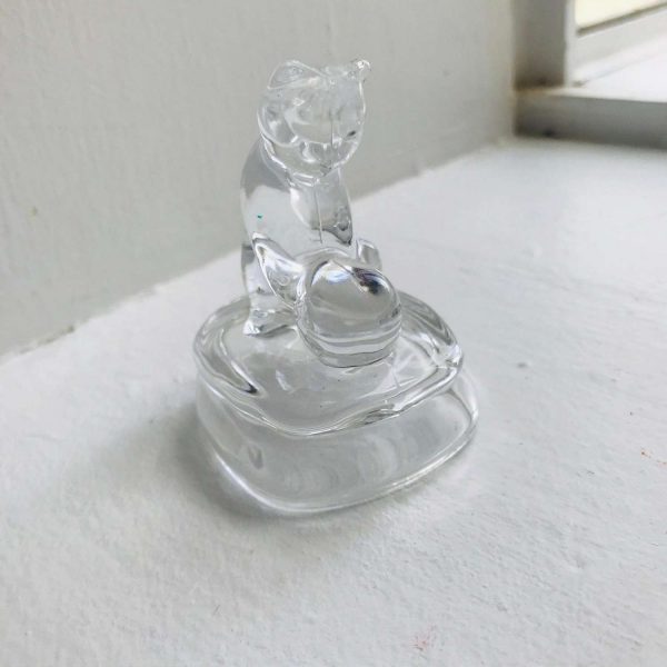 Vintage clear glass cat kitten with ball figurine candy holder paperweight collectible farmhouse display bedroom bathroom figurine