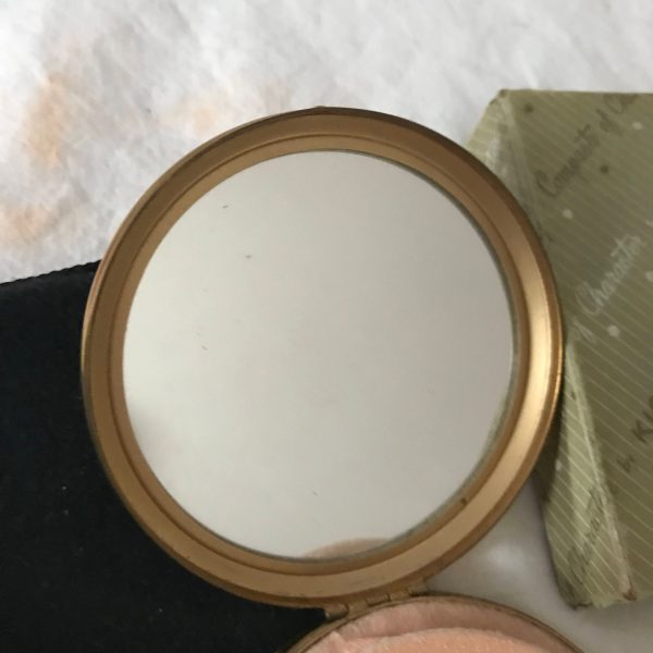 Vintage Compact Kigu New Old stock original powder Face Powder original puff & screen nice mirror working latches in pouch and original box