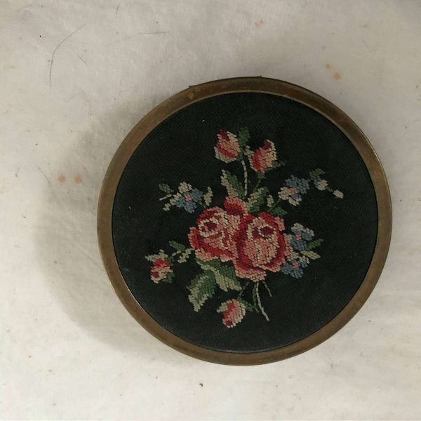 Vintage Compact Petite Point Roses Hand Stitched Collectible Display Purse Handbag Accessory Vanity face powder make up brass USA