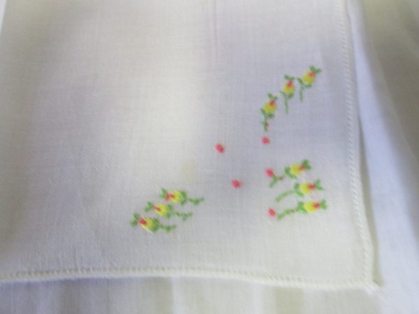 Vintage cotton hankie handkerchief withe with embroidered tiny flowers cotton collectible farmhouse decor collectible shabby chic