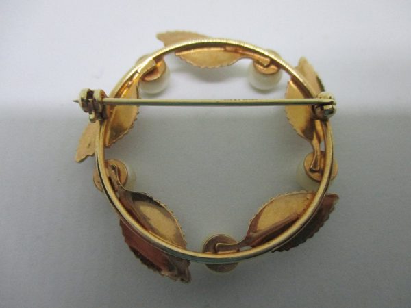 Vintage Gold Very Dainty Leaf and Pearl circle Pin Mid Century Great condition gold tone with white brooch
