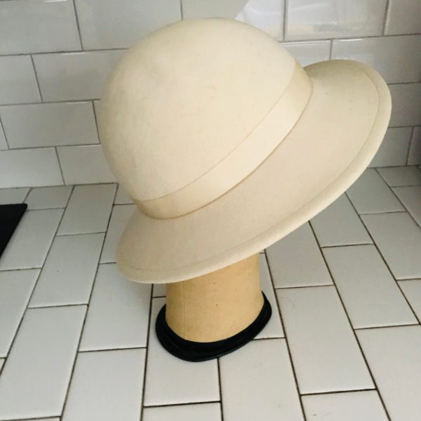 Vintage Hat 100% wool Ivory Cloche hat gross grain ribbon center theater movie prop costume special event