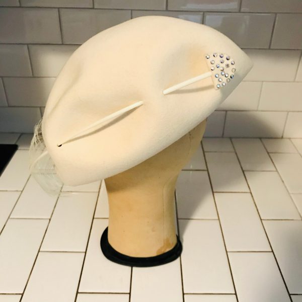 Vintage Hat Tom Hann Studio Tam style theater movie prop costume Aurora Borealis Arrow special event collectible Ivory