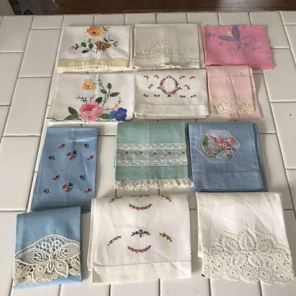 Vintage lot of 12 tea towels applique embroidery hand stitched Bed & Breakfast collectible display bathroom vanity farmhouse cottage