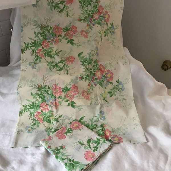 Vintage Pillowcase Pair Pastel pink roses green leaves floral No Iron percale cottage shabby chic cabin collectible Standard size Mod