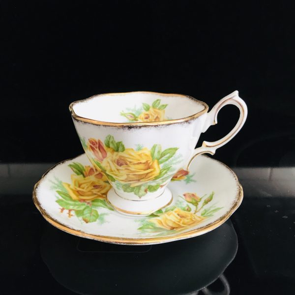 Vintage Royal Albert Tea cup and saucer England Fine bone china Tea Rose Large yellow roses heavy gold trim farmhouse collectible display