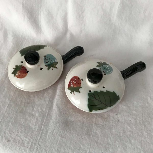 Vintage Salt & Pepper Shakers Covered Pans Cookware Stove top Enesco War-time Japan Retro Kitchen Strawberry cork lid collectible display