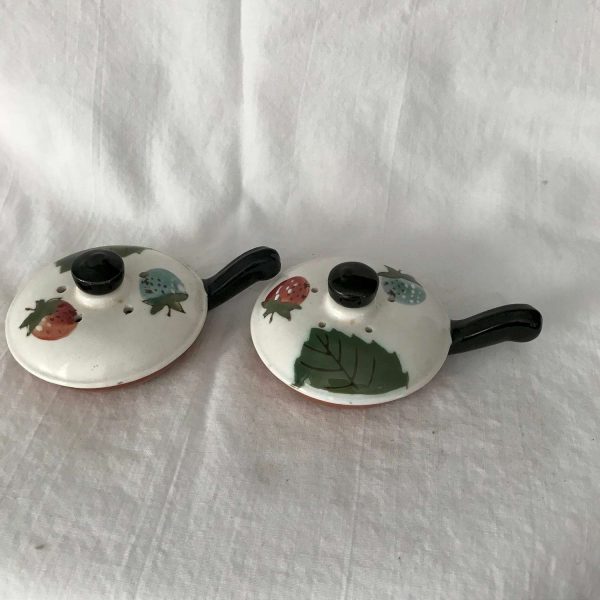 Vintage Salt & Pepper Shakers Covered Pans Cookware Stove top Enesco War-time Japan Retro Kitchen Strawberry cork lid collectible display