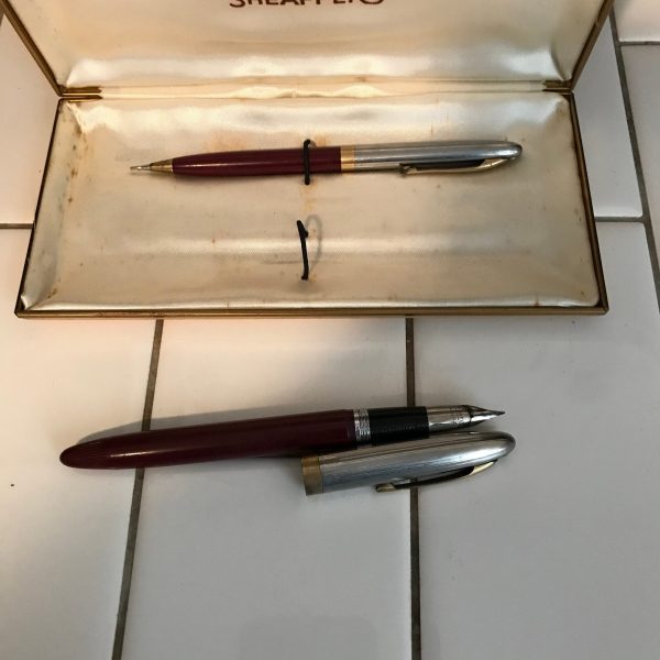 Vintage Sheaffer's Fountain pen & Mechanical pencil collectible desk office purse pocket fountain pen in original box
