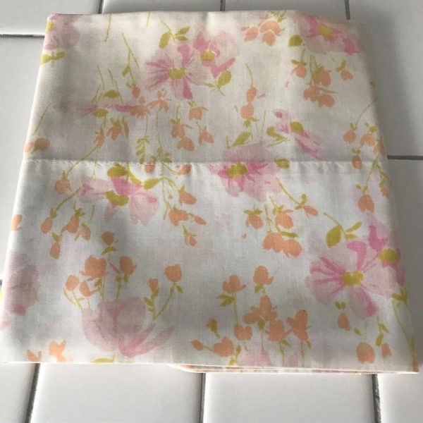 Vintage Standard size pillowcase peach pink light green Bed & Breakfast collectible display bedroom farmhouse cottage