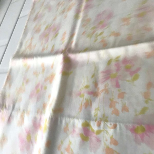 Vintage Standard size pillowcase peach pink light green Bed & Breakfast collectible display bedroom farmhouse cottage