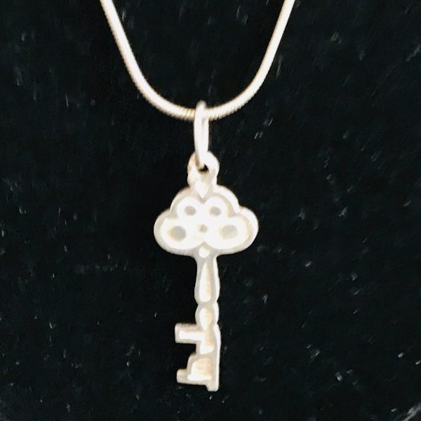 Vintage Sterling Silver Key pendant with sterling chain ornate key 18" chain 6.7 grams