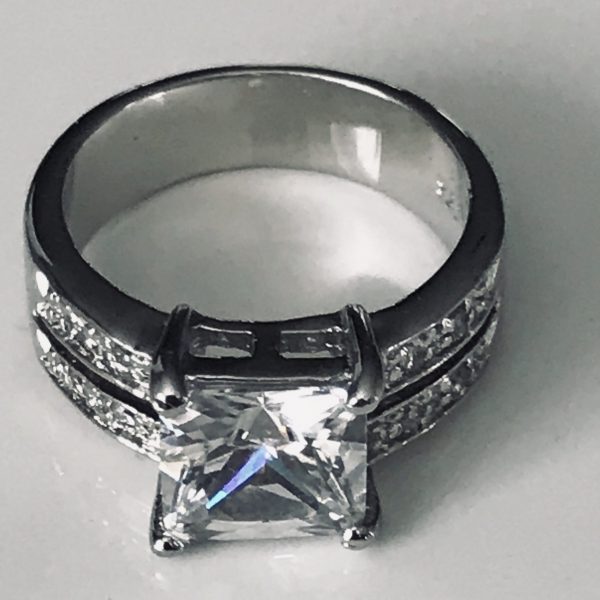 Vintage Sterling Silver Ring Faceted Large Cubic Zircon Princess. cut Statement Ring collectible .925 Jewelry size 6 GREAT BLING