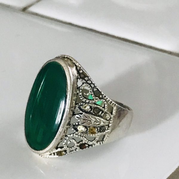 Vintage Sterling Silver Ring Oval Green Stone  .925 Jewelry size 5 1/2 collectible Stunning Basket setting band 5.25 grams