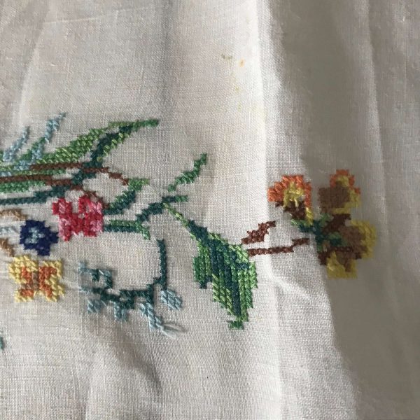 Vintage tea towel floral cross stitch linen embroidery Bed & Breakfast collectible display bathroom vanity farmhouse cottage