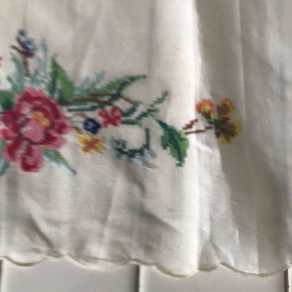 Vintage tea towel floral cross stitch linen embroidery Bed & Breakfast collectible display bathroom vanity farmhouse cottage
