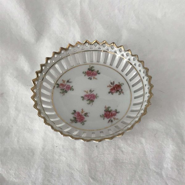 Vintage trinket jewelry dresser soap vanity dish collectible display bathroom bedroom bowl reticulated rim rose floral pattern gold trimmed