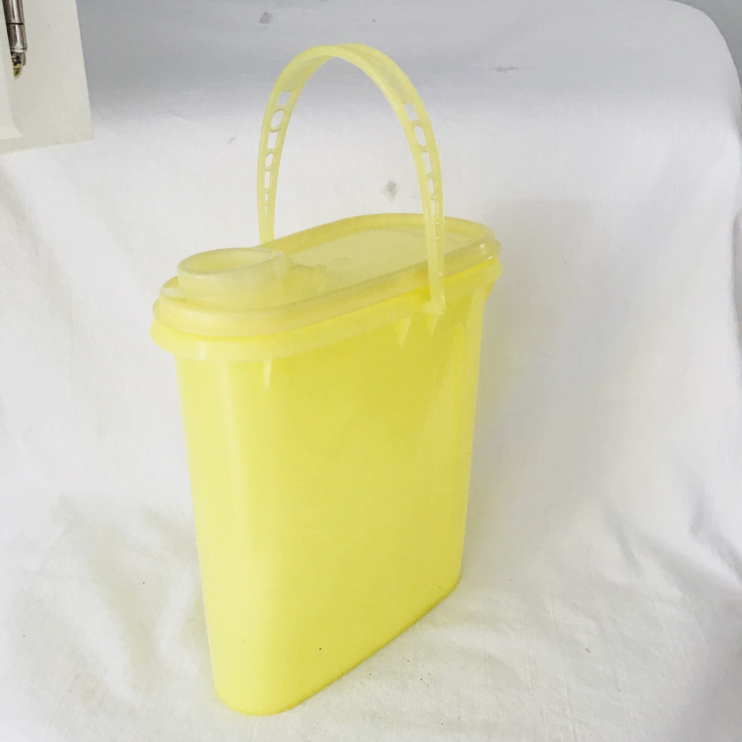 Tupperware Store and Pour 2qt Pitcher - Yellow – M Designs Crafts