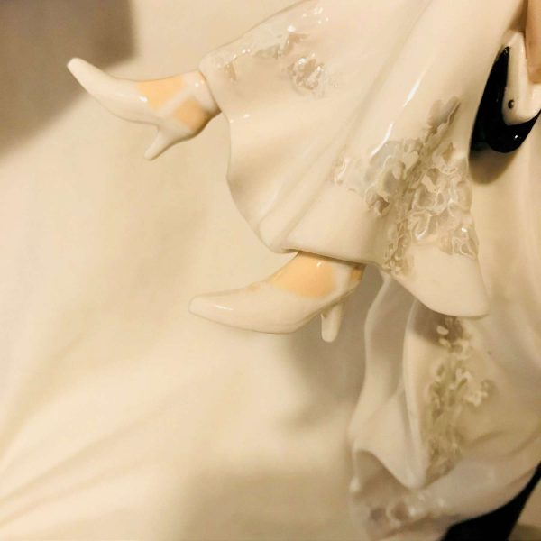 Vintage Wedding topper Figurine Fine bone china Fantastic detail Wedding Bridal Shower Bride and Groom Beautiful detail