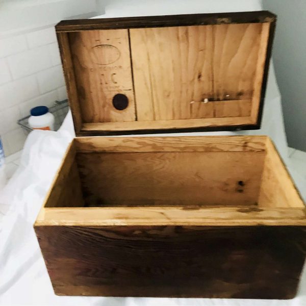 Vintage wooden box collectible with footed lid storage garage barn shed display farmhouse toys tools shed transport shipping box