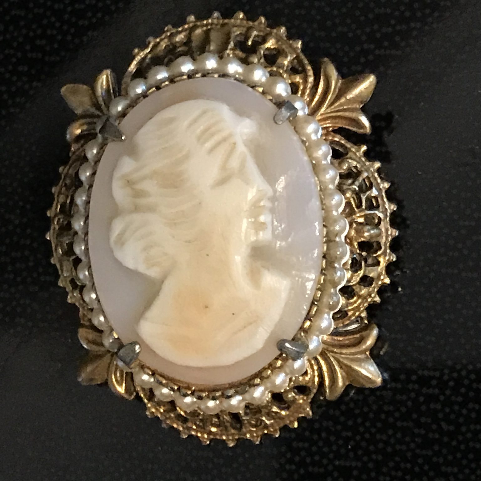 Vintage Cameo Pin Brooch Victorian style gold leaves with tiny pearls ...