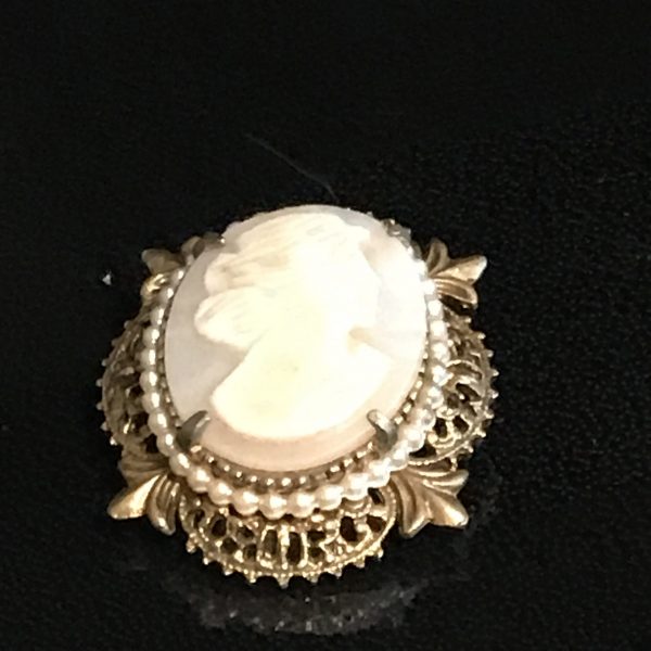 Vintage Cameo Pin Brooch Victorian style gold leaves with tiny pearls ...