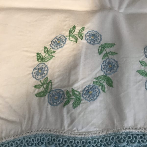 Pillowcase bed topper holds 3 pillows double open ends No Iron Percale embroidered flowers tatted ends very soft bed and breakfast