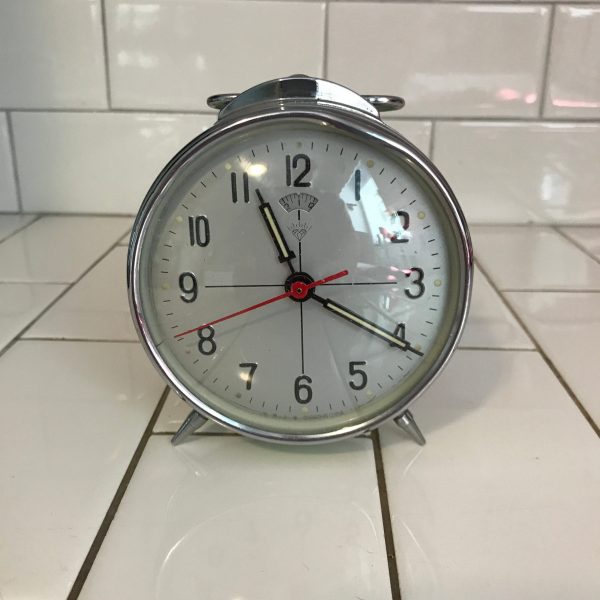 Alarm clock Working apple green metal with chrome legs and back collectible display travel bedroom rounded front glass
