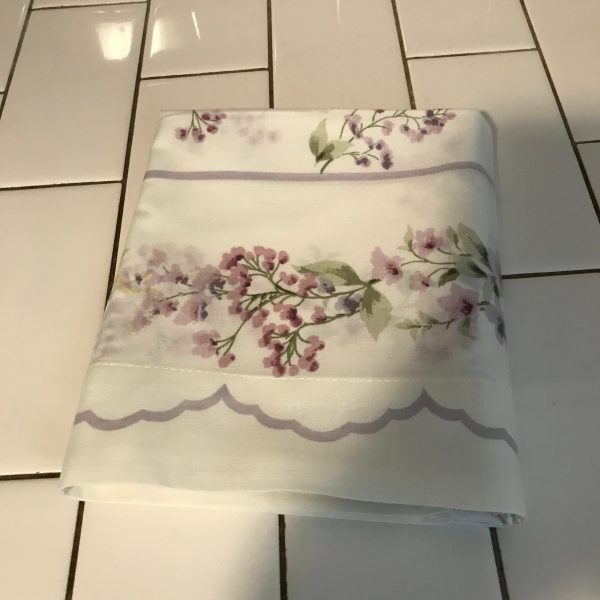 Pillowcase Single Vintage cotton heavy printed floral purple lilacs Standard Size USA farmhouse bed and breakfast guest room