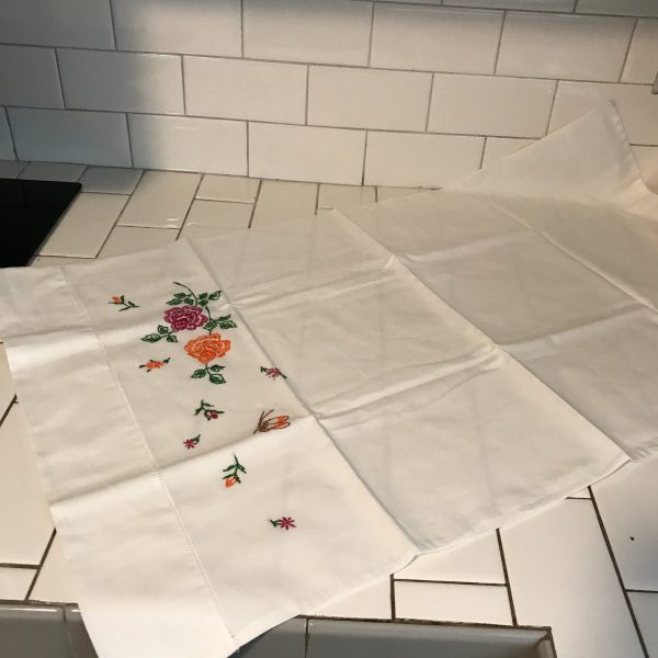 Vintage Beautiful Embroiderd Pillowcase Standard single Orange & bright Pink roses butterfly farmhouse guest room bed and breakfast
