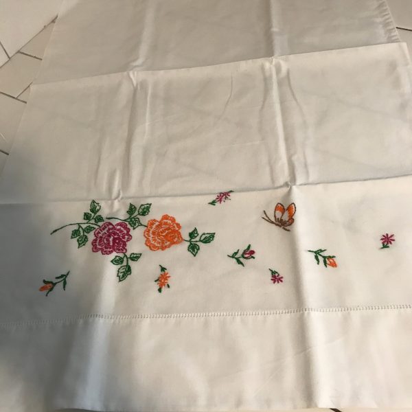 Vintage Beautiful Embroiderd Pillowcase Standard single Orange & bright Pink roses butterfly farmhouse guest room bed and breakfast