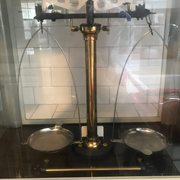 Vintage Jewelers Scale Jewelry scale I. Kassoy metal case glass sides and top with weights front adjust and lift glass