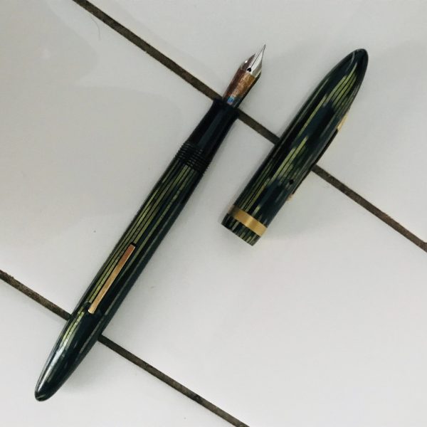 Vintage Pearlized Sheaffer Fountain pen 7246 nib Light Olive Green bladder pump filling collectible display office purse