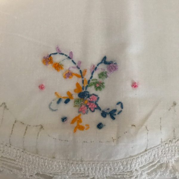 Vintage Pillowcase single crochet trim Embroidered flowers no iron percale Standard Size farmhouse cottage guest room bed and breakfast